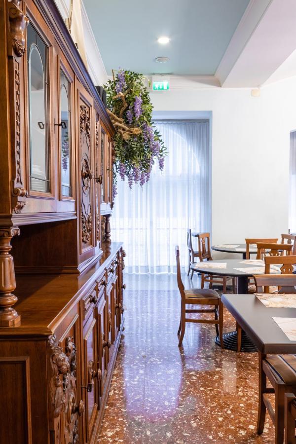 Esedra Hotel Rimini Zewnętrze zdjęcie