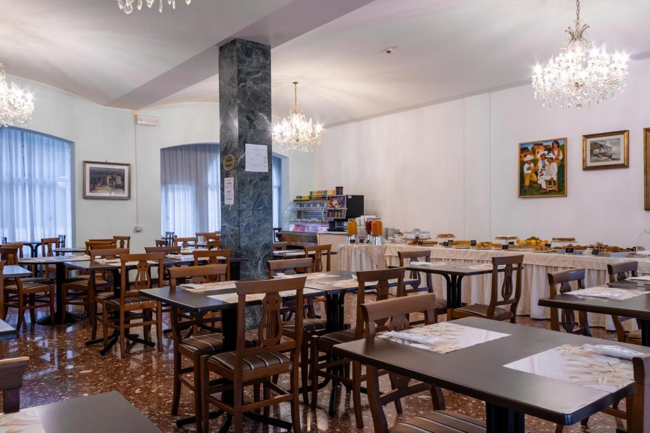 Esedra Hotel Rimini Zewnętrze zdjęcie