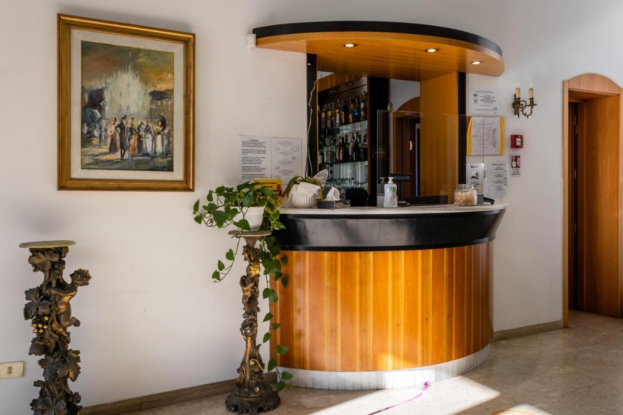 Esedra Hotel Rimini Zewnętrze zdjęcie
